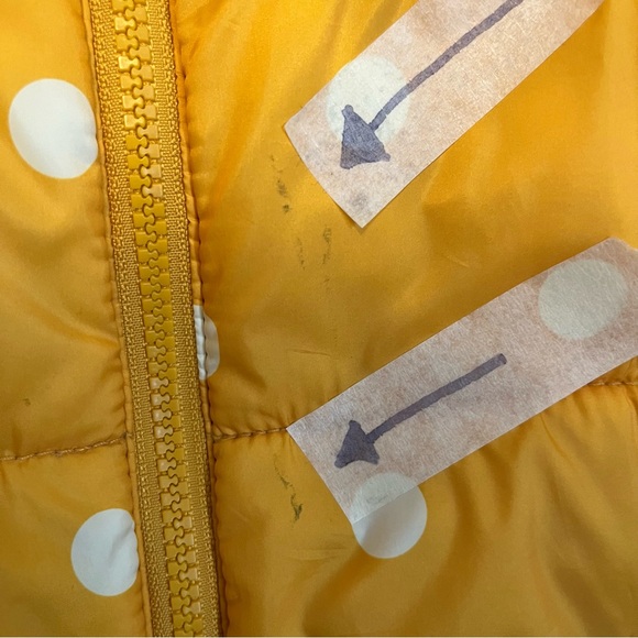 Old Navy girls yellow puffer light weight vest size 10/12. - Picture 4 of 8